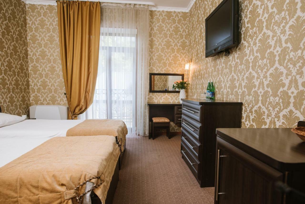 Курортний Готель Золота Корона Truskavets Exterior photo