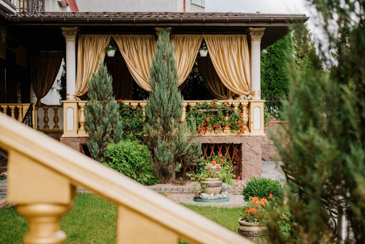 Курортний Готель Золота Корона Truskavets Exterior photo